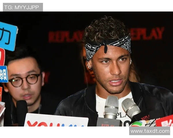 足球场上的黑色闪耀明星他们如何改变了这项运动的历史与未来